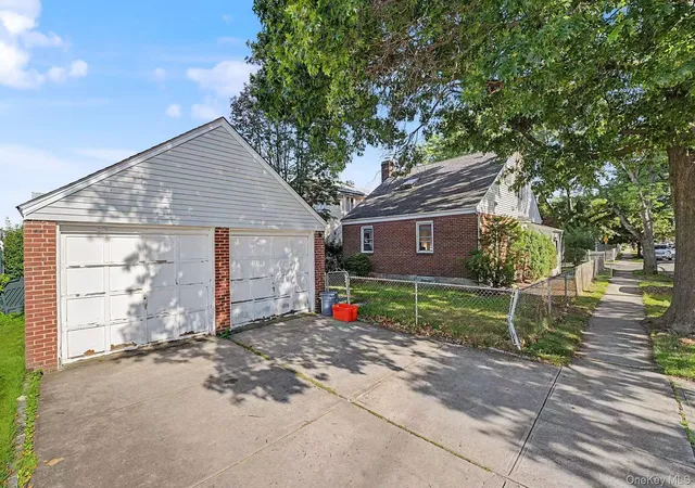 Photo 11 of Sale Pending at 850 Washington St, Hempstead, NY 11010 | MLS# 1029596 | Listing updated on 2026-08-26
