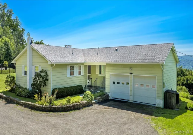 Photo 3 of Sale Pending at 21 Overlook Dr, Pawling, NY 12564 | MLS# 1029600 | Listing updated on 2026-08-29