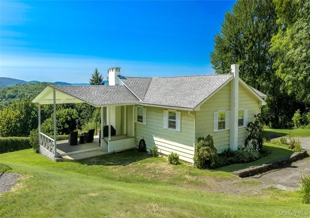 Photo 3 of Sale Pending at 21 Overlook Dr, Pawling, NY 12564 | MLS# 1029600 | Listing updated on 2026-08-29