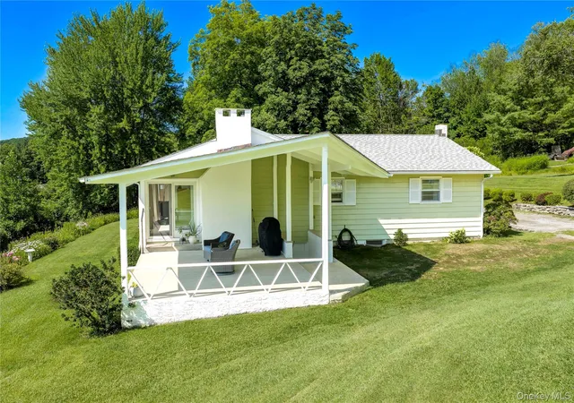 Photo 4 of Sale Pending at 21 Overlook Dr, Pawling, NY 12564 | MLS# 1029600 | Listing updated on 2026-08-29