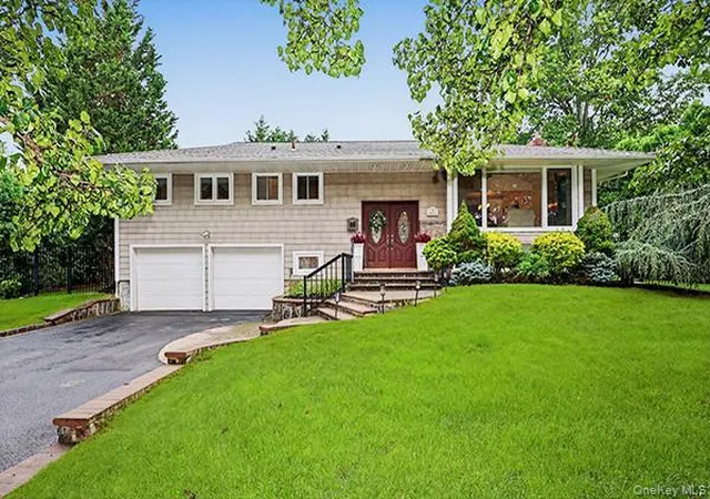Photo 1 of Sale Pending at 7 Beatrice Ln, Oyster Bay, NY 11804 | MLS# 1029628 | Listing updated on 2026-08-01