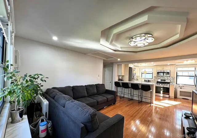 4th image of 13714 68th Dr, New York, NY 11367