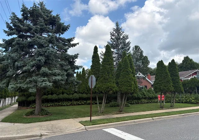 2nd image of 11 New York Ave, Oyster Bay, NY 11758 | MLS# 1029672