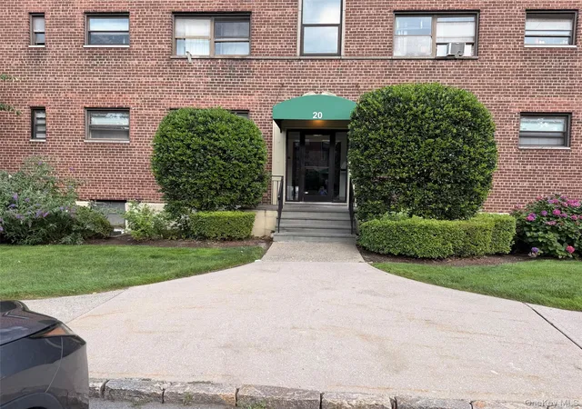 Photo 1 of Condo for sale at 20 Shady Glen Ct #H, New Rochelle, NY 10805 | MLS# 1029684 | Listing updated on 2026-10-16