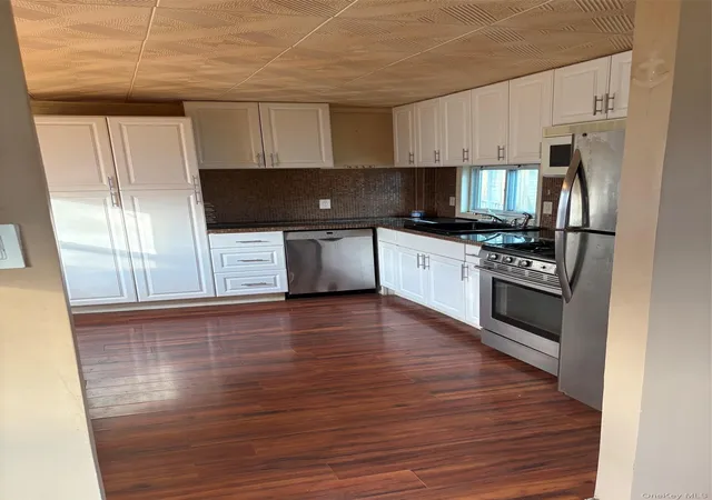Photo 3 of Manufactured home for sale at 150 Main St #1F, Islip, NY 11751 | MLS# 1029685 | Listing updated on 2026-09-29