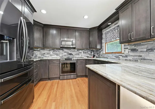 Photo 3 of Sale Pending at 28 Twilight Rd, Brookhaven, NY 11778 | MLS# 1029690 | Listing updated on 2026-10-07