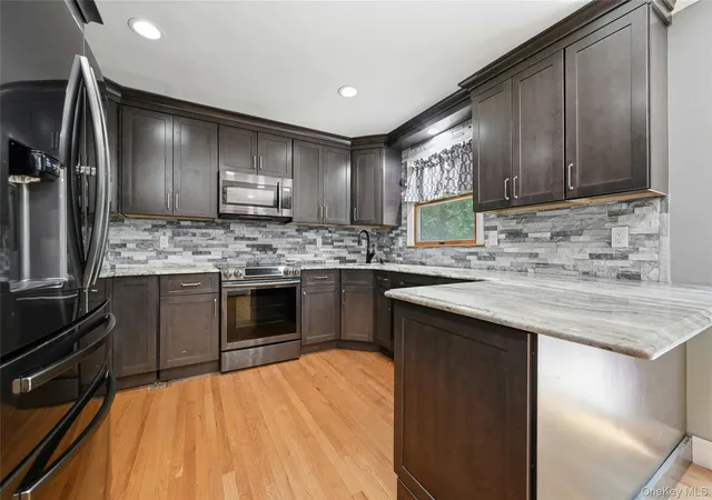 Photo 4 of Sale Pending at 28 Twilight Rd, Brookhaven, NY 11778 | MLS# 1029690 | Listing updated on 2026-10-07