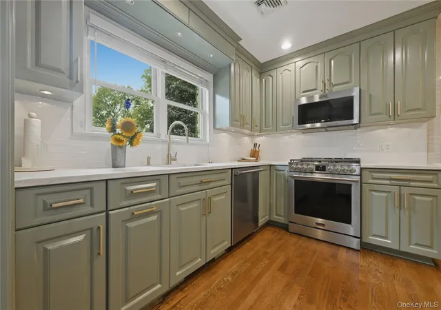 Photo 4 of Sale Pending at 31 Yale St, Garden City, NY 11530 | MLS# 1029703 | Listing updated on 2026-08-14