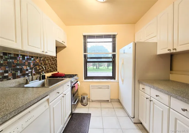 Photo 3 of Sale Pending at 211 10 73rd Avenue #3D, New York, NY 11364 | MLS# 1029715 | Listing updated on 2026-09-13