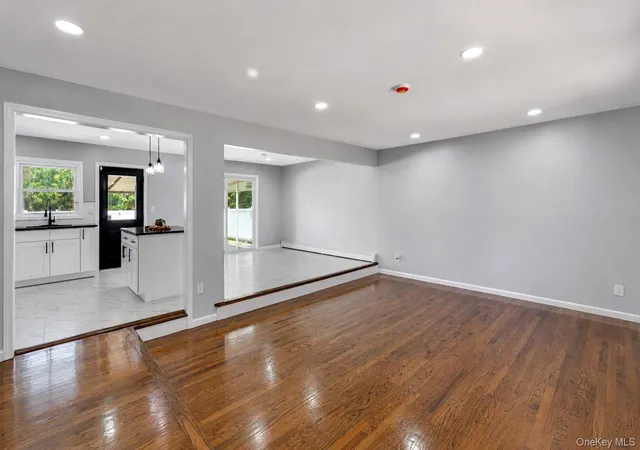Photo 3 of Sale Pending at 3 Park Ave, Brookhaven, NY 11763 | MLS# 1029737 | Listing updated on 2026-08-12