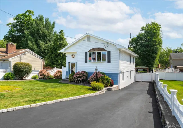 2nd image of 1704 Paine St, Yorktown, NY 10598 | MLS# 1029741