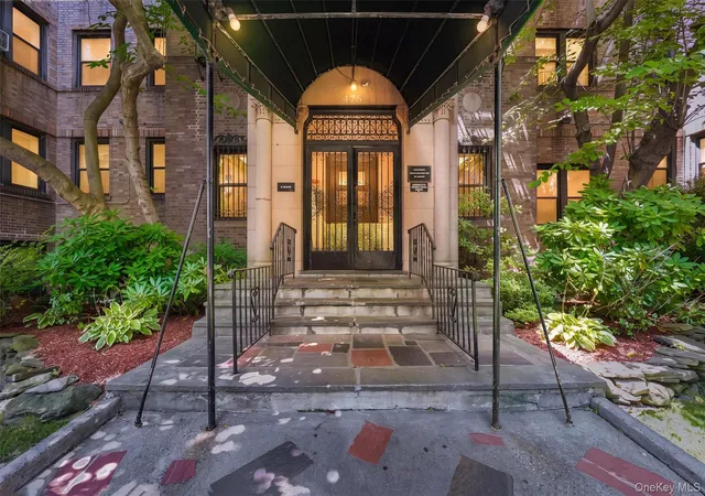 Photo 1 of Sale Pending at 475 Bronx River Rd #4B, Yonkers, NY 10704 | MLS# 1029755 | Listing updated on 2026-09-04