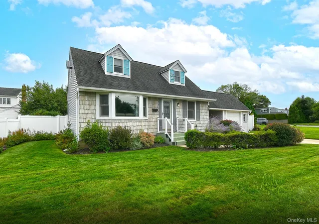 Photo 3 of Sale Pending at 3642 Lark St, Hempstead, NY 11756 | MLS# 1029786 | Listing updated on 2026-09-03