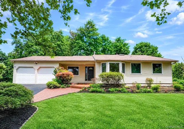 Photo 1 of Single family home for sale at 15 Dix Cir, Huntington, NY 11746 | MLS# 1029801 | Listing updated on 2026-08-15