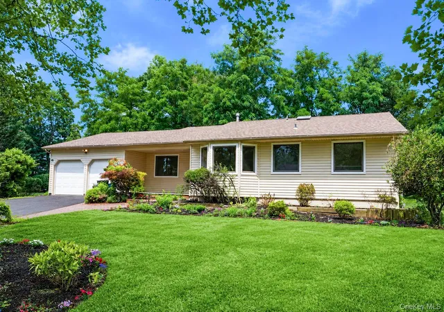 Photo 2 of Single family home for sale at 15 Dix Cir, Huntington, NY 11746 | MLS# 1029801 | Listing updated on 2026-08-15