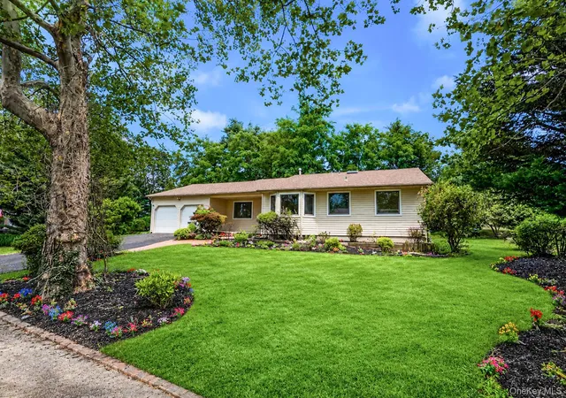 Photo 3 of Single family home for sale at 15 Dix Cir, Huntington, NY 11746 | MLS# 1029801 | Listing updated on 2026-08-15