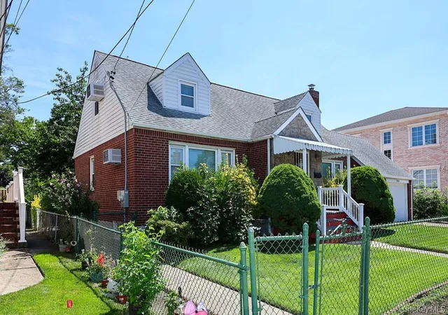 Photo 3 of Single family home for sale at 560 N 6th Street, North Hempstead, NY 11040 | MLS# 1029807 | Listing updated on 2026-08-29