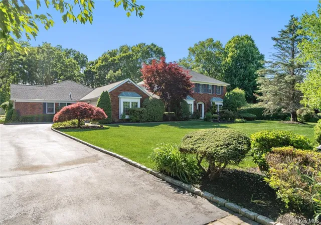 2nd image of 15 17 Park Woods Ln, Smithtown, NY 11754 | MLS# 1029810