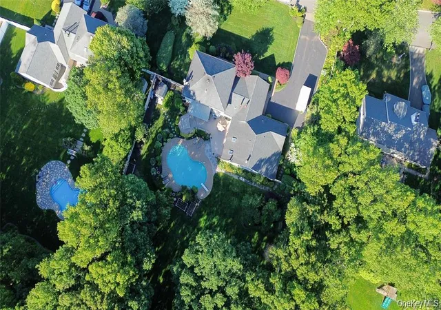 49th image of 15 17 Park Woods Ln, Smithtown, NY 11754 | MLS# 1029810
