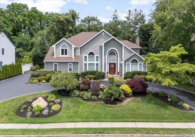Photo 1 of Sale Pending at 4 Shannon Dr, Oyster Bay, NY 11797 | MLS# 1029820 | Listing updated on 2026-09-01