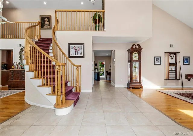 Photo 3 of Sale Pending at 4 Shannon Dr, Oyster Bay, NY 11797 | MLS# 1029820 | Listing updated on 2026-09-01