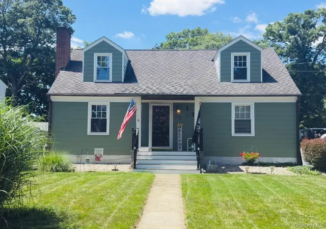 3rd image of 35 Lakeview Ave, Poughkeepsie (town), NY 12601 | MLS# 1029825