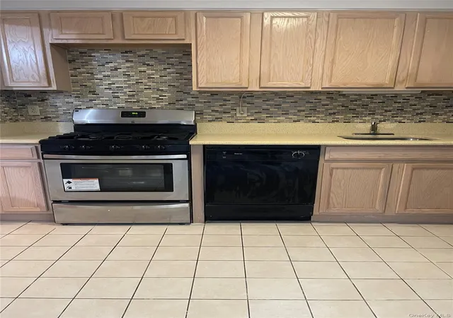 Photo 3 of House for sale at 82-108 Country Pointe Cir, Queens Village, NY 11427 | MLS# 1029829 | Listing updated on 2026-09-08