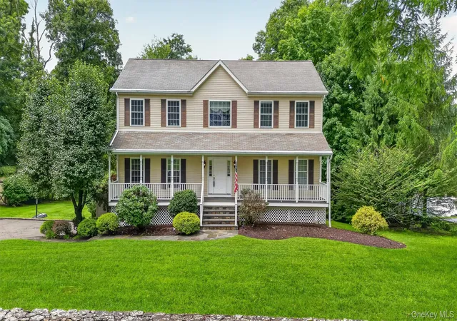 Photo 4 of Single family home for sale at 1 Stonefield Ct, Cortlandt, NY 10567 | MLS# 1029839 | Listing updated on 2026-08-18