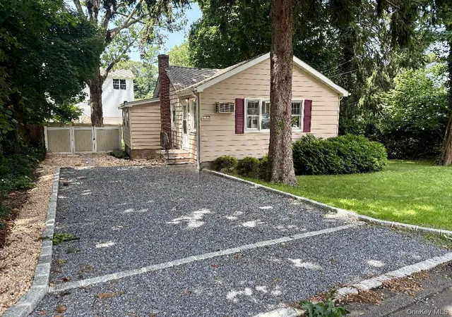 Photo 3 of Single family home for sale at 18 Kew, Brookhaven, NY 11789 | MLS# 1029857 | Listing updated on 2026-08-29