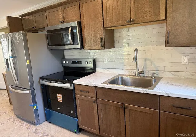 Photo 4 of Sale Pending at 18 Kew, Brookhaven, NY 11789 | MLS# 1029857 | Listing updated on 2026-10-08