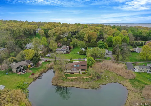 Photo 2 of Single family home for sale at 5 Kew Ct, Huntington, NY 11768 | MLS# 1029869 | Listing updated on 2026-07-29