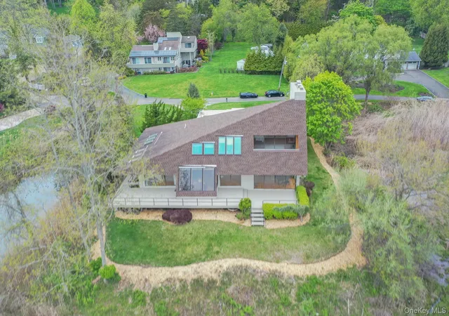 Photo 4 of Single family home for sale at 5 Kew Ct, Huntington, NY 11768 | MLS# 1029869 | Listing updated on 2026-10-04