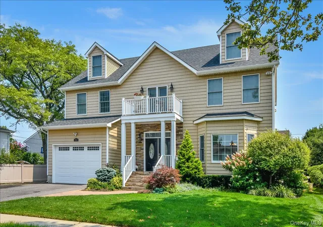 Photo 1 of Single family home for sale at 954 Glenridge Ave, Hempstead, NY 11581 | MLS# 1029887 | Listing updated on 2026-08-26