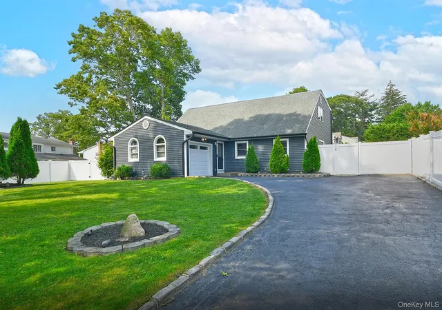 2nd image of 25 Rosanne Ct, Smithtown, NY 11767 | MLS# 1029903