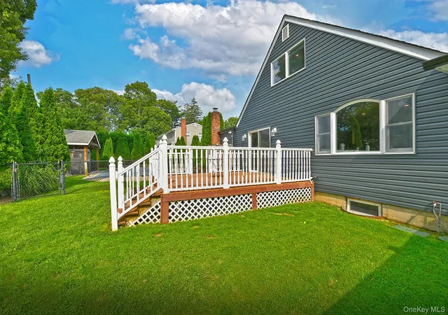 38th image of 25 Rosanne Ct, Smithtown, NY 11767 | MLS# 1029903