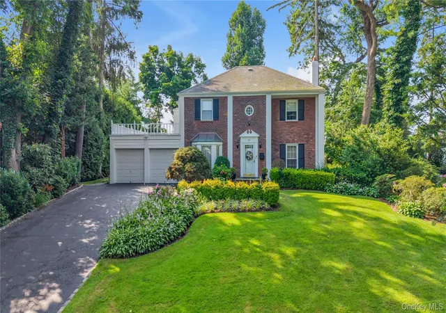 Photo 1 of Sale Pending at 34 Soundview Crst, North Hempstead, NY 11030 | MLS# 1029938 | Listing updated on 2026-08-05
