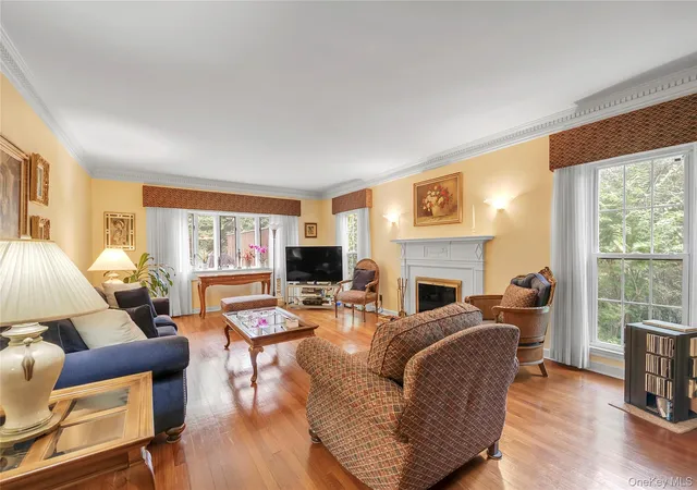 Photo 3 of Sale Pending at 34 Soundview Crst, North Hempstead, NY 11030 | MLS# 1029938 | Listing updated on 2026-08-05