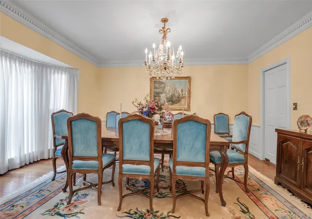 Photo 4 of Sale Pending at 34 Soundview Crst, North Hempstead, NY 11030 | MLS# 1029938 | Listing updated on 2026-08-05
