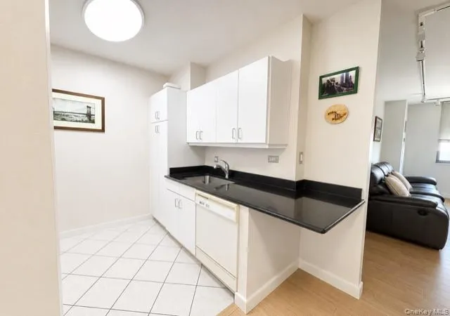 Listing Photo 2 - Condo for sale in building located at 27110 Grand Central Pkwy, Hempstead, NY 11550 - Unit #16M