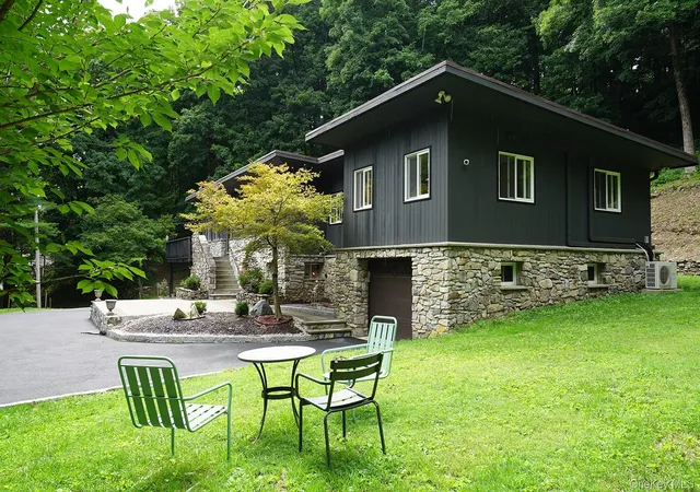 Photo 3 of Single family home for sale at 16 Briar Hl Rd, East Fishkill, NY 12533 | MLS# 1029968 | Listing updated on 2026-10-04