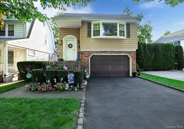 Photo 3 of Sale Pending at 146 Lincoln St, Hempstead, NY 11530 | MLS# 1029969 | Listing updated on 2026-08-25