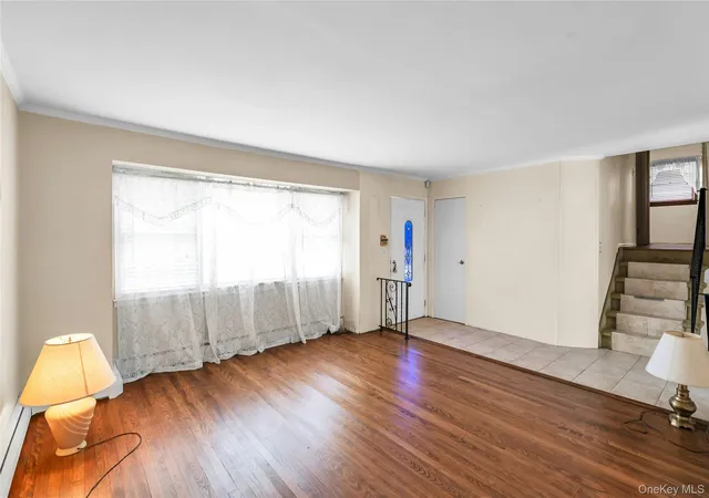 Photo 3 of Sale Pending at 4 Crabapple Ln, Smithtown, NY 11725 | MLS# 1029972 | Listing updated on 2026-10-12