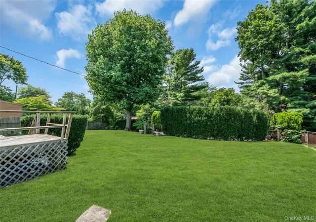 32nd image of 4 Crabapple Ln, Smithtown, NY 11725 | MLS# 1029972