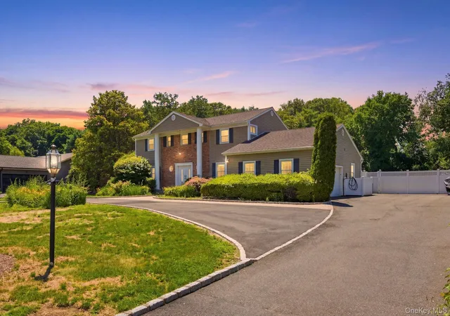 Photo 3 of Single family home for sale at 25 Artisan Ave, Huntington, NY 11743 | MLS# 1029987 | Listing updated on 2026-08-22