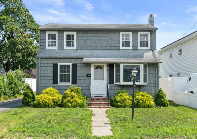 2nd image of 718 Elmwood Rd, West Babylon, NY 11704 | MLS# 1029996