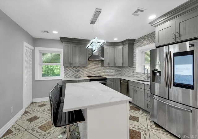 Photo 4 of Sale Pending at 609 Saw Ml River Rd, Ardsley, NY 10502 | MLS# 1030007 | Listing updated on 2026-09-19