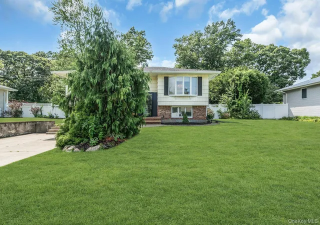 1st image of 20 Hunter Pl, Smithtown, NY 11787 | MLS# 1030021