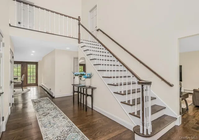 Photo 3 of Mansion for sale at 8 Fairgreen Ct, Cortlandt, NY 10567 | MLS# 1030029 | Listing updated on 2026-08-30