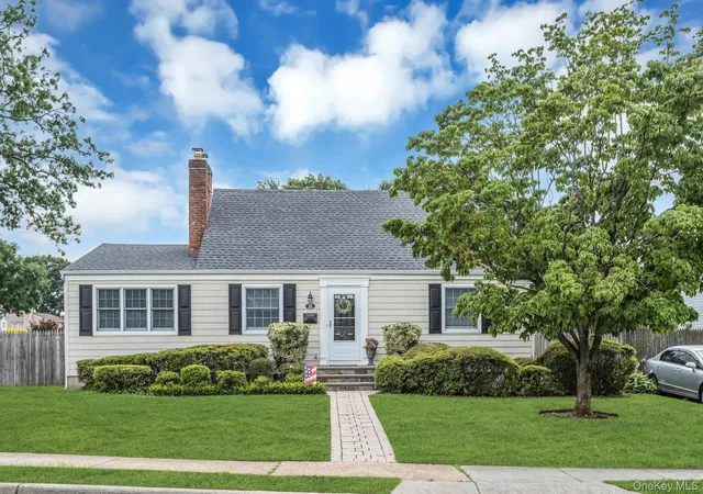 Photo 1 of Single family home for sale at 29 Timber Rd, Glen Cove, NY 11542 | MLS# 1030030 | Listing updated on 2026-09-04
