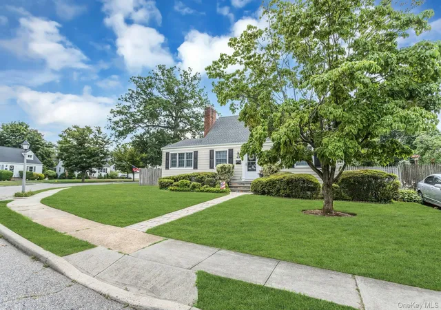 Photo 2 of Single family home for sale at 29 Timber Rd, Glen Cove, NY 11542 | MLS# 1030030 | Listing updated on 2026-09-04